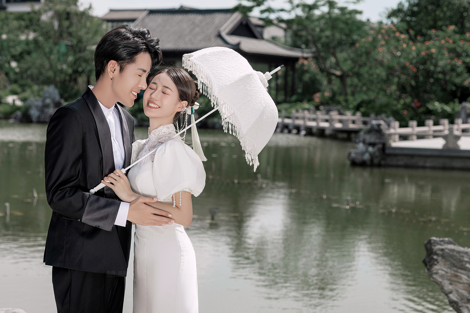 翠湖里苏式园林复古婚纱照