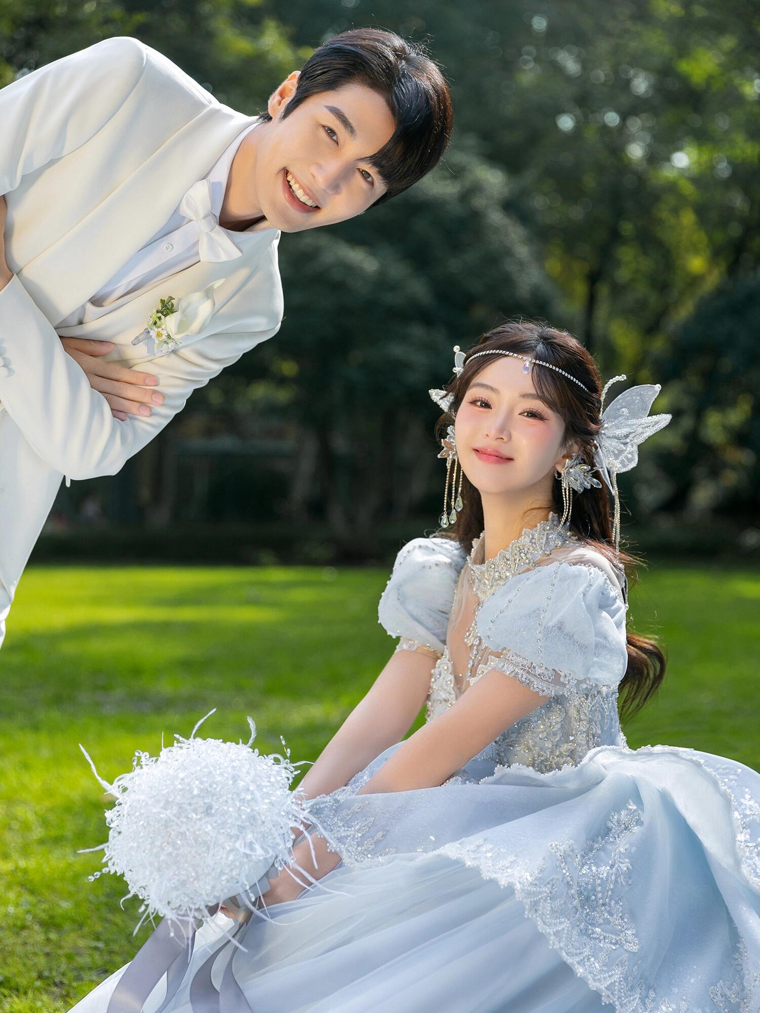 公主精灵森系草坪婚纱照