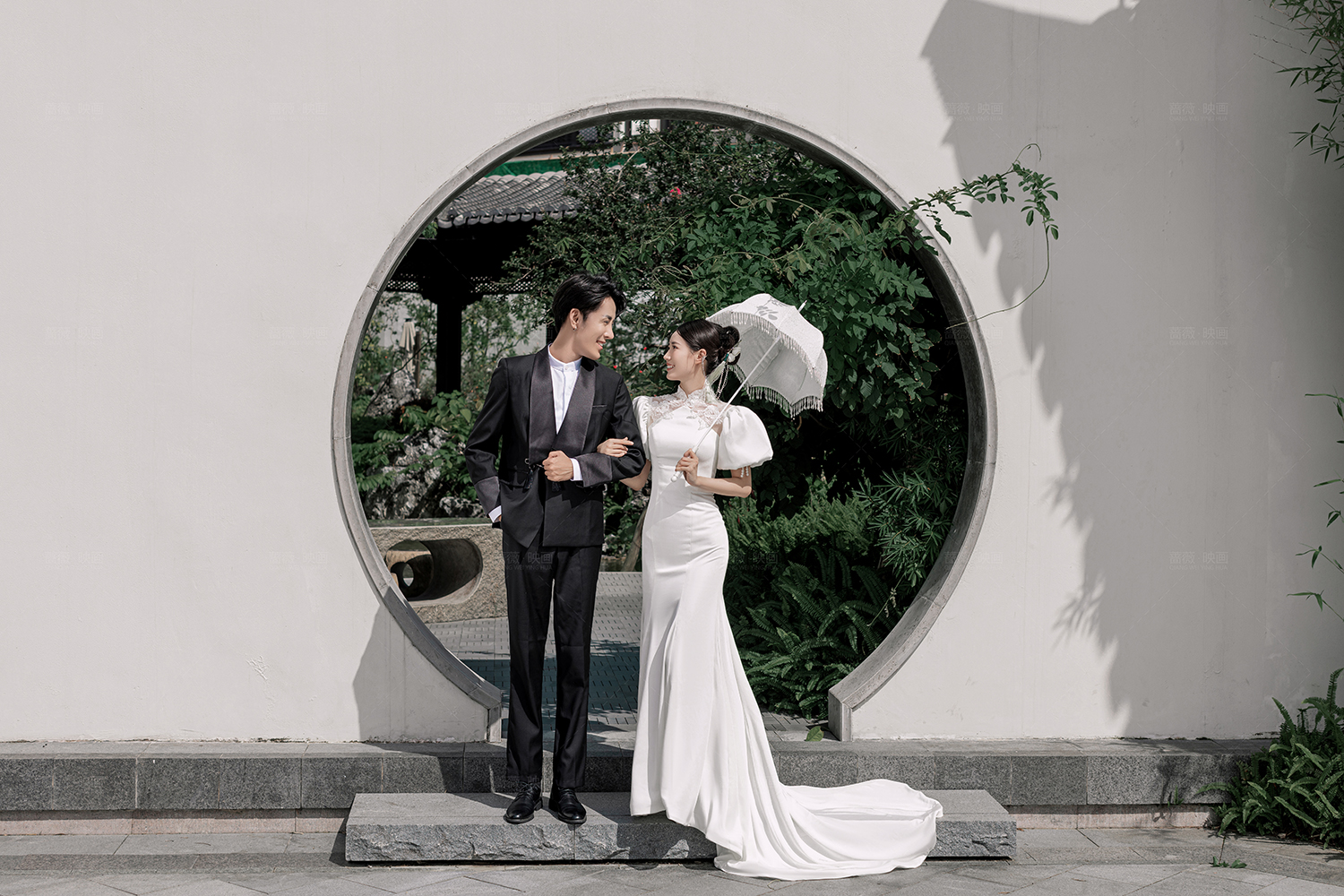 翠湖里苏式园林复古婚纱照