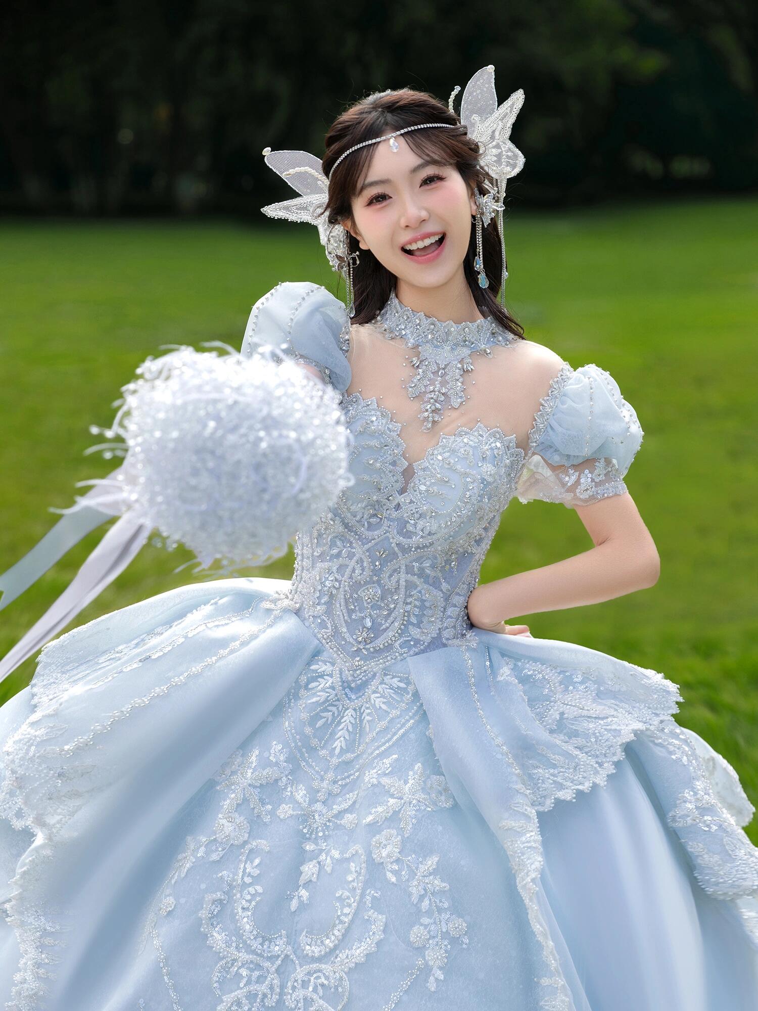公主精灵森系草坪婚纱照