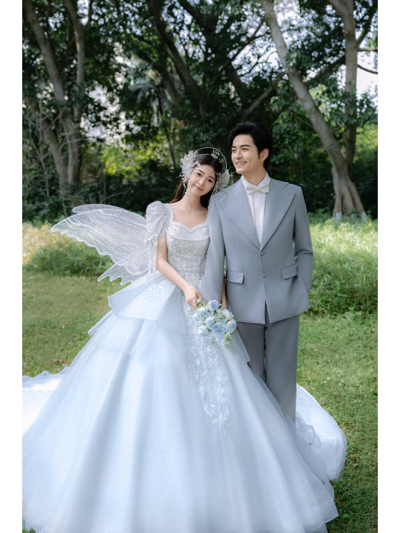 公主精灵森系草坪婚纱照