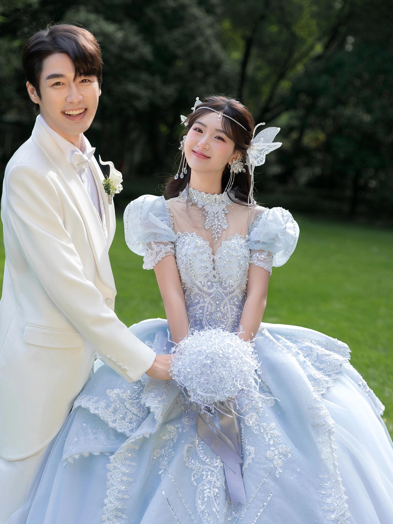 公主精灵森系草坪婚纱照