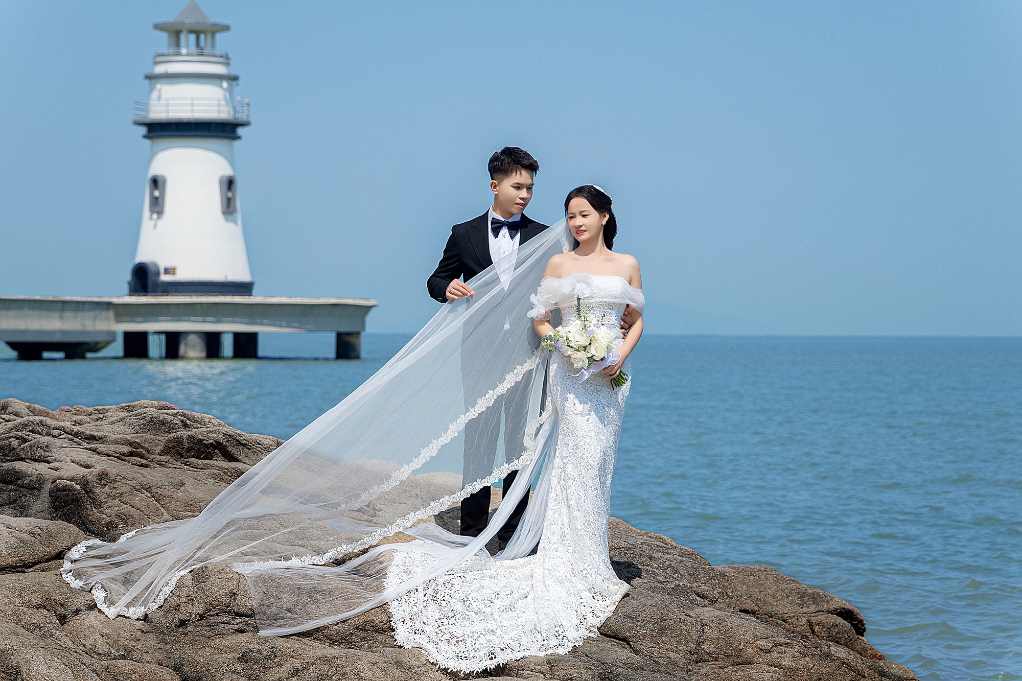 灯塔爱情邮局海景礁石沙滩婚纱照