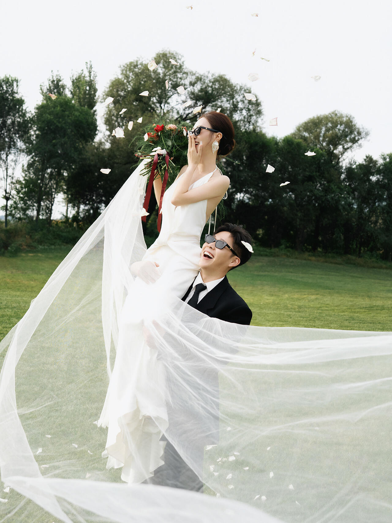 森系草坪婚纱照