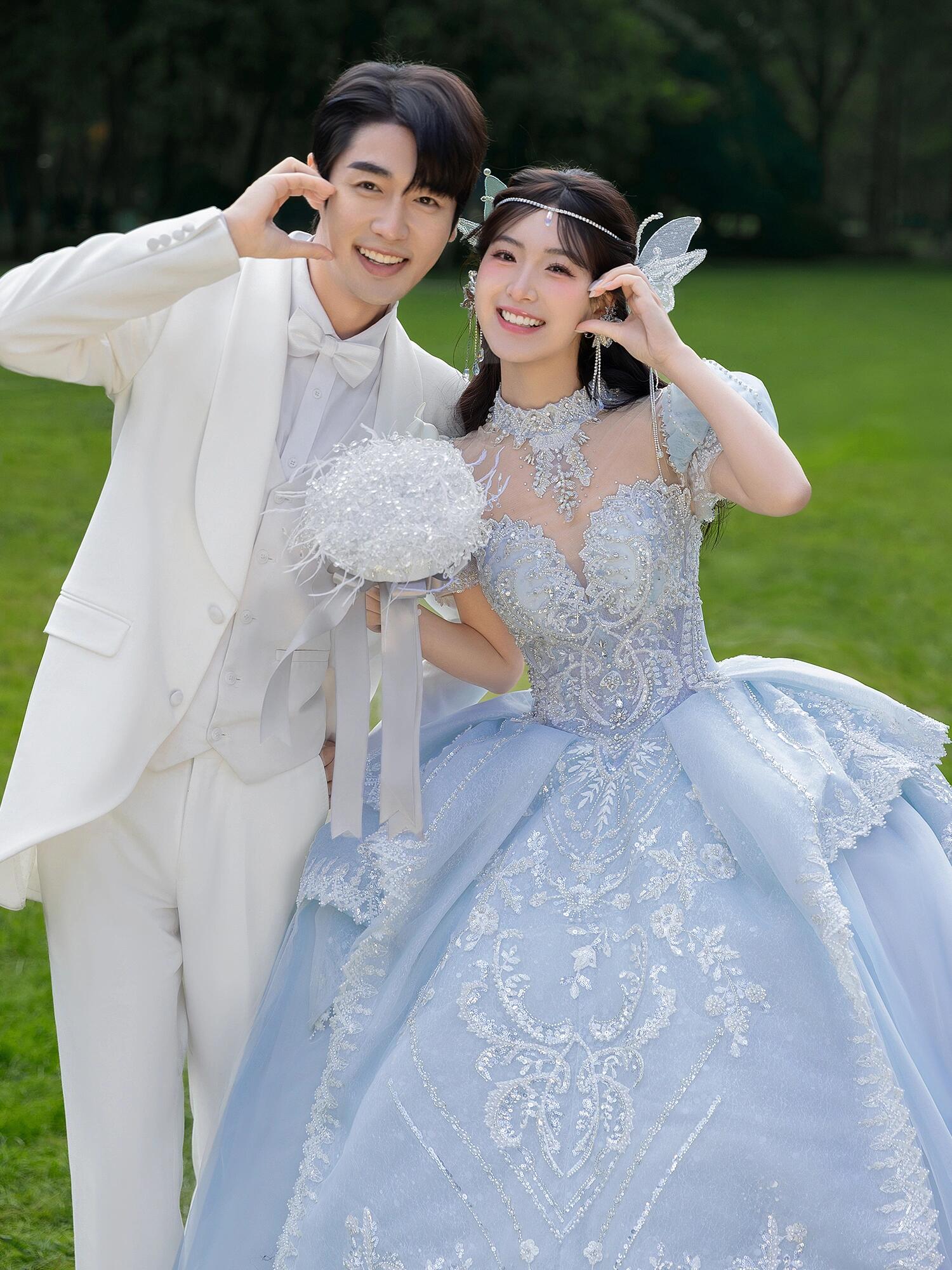 公主精灵森系草坪婚纱照