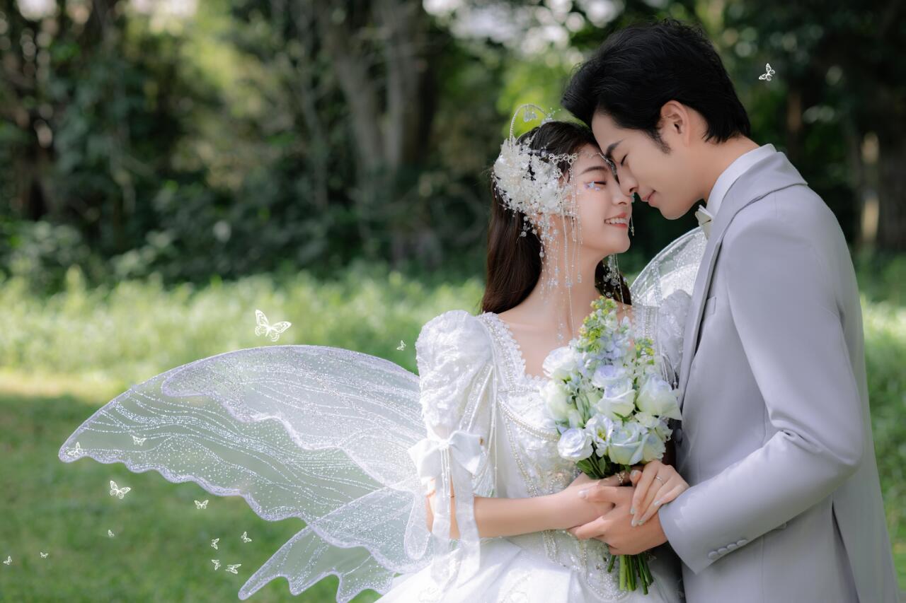 公主精灵森系草坪婚纱照