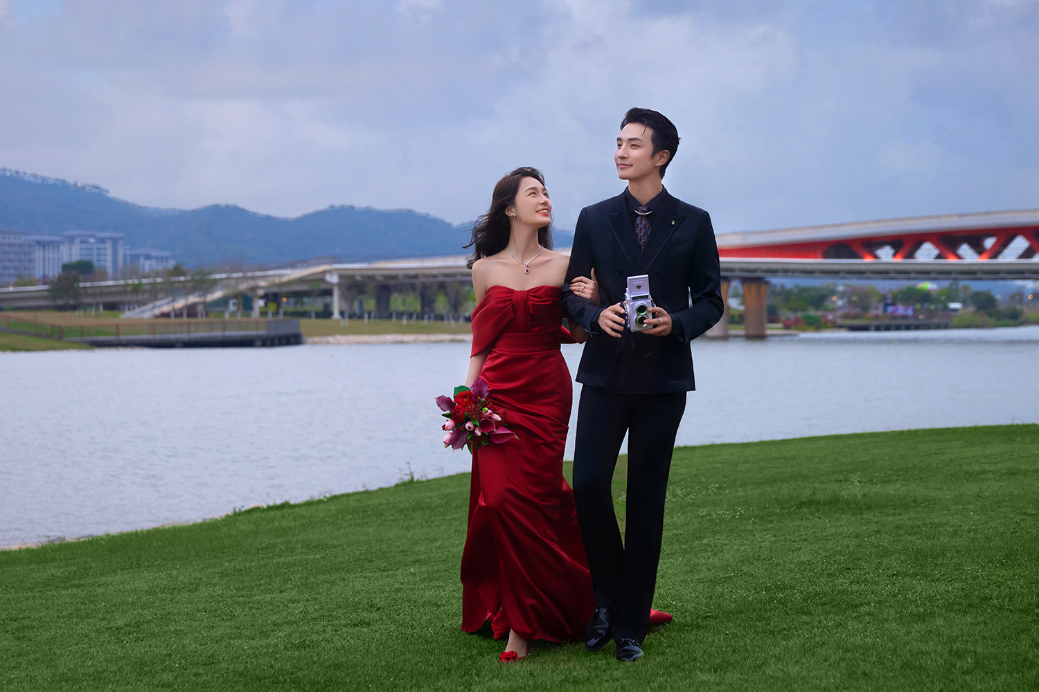 天沐河森系湖泊婚纱照