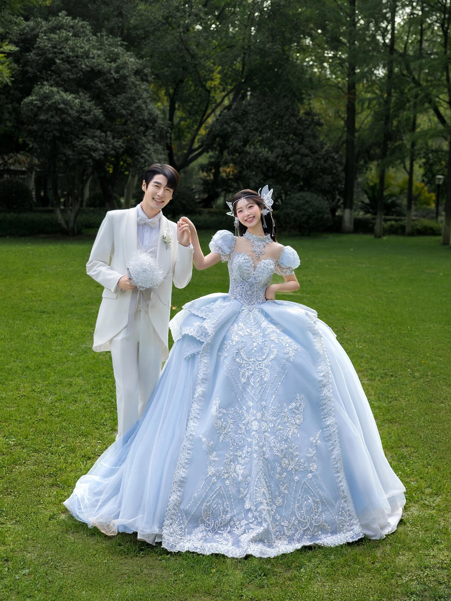 公主精灵森系草坪婚纱照