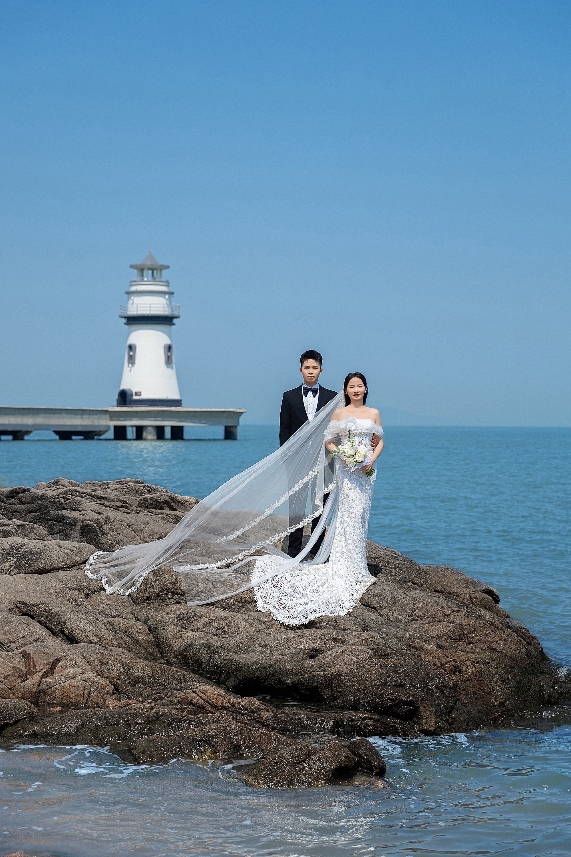 灯塔爱情邮局海景礁石沙滩婚纱照