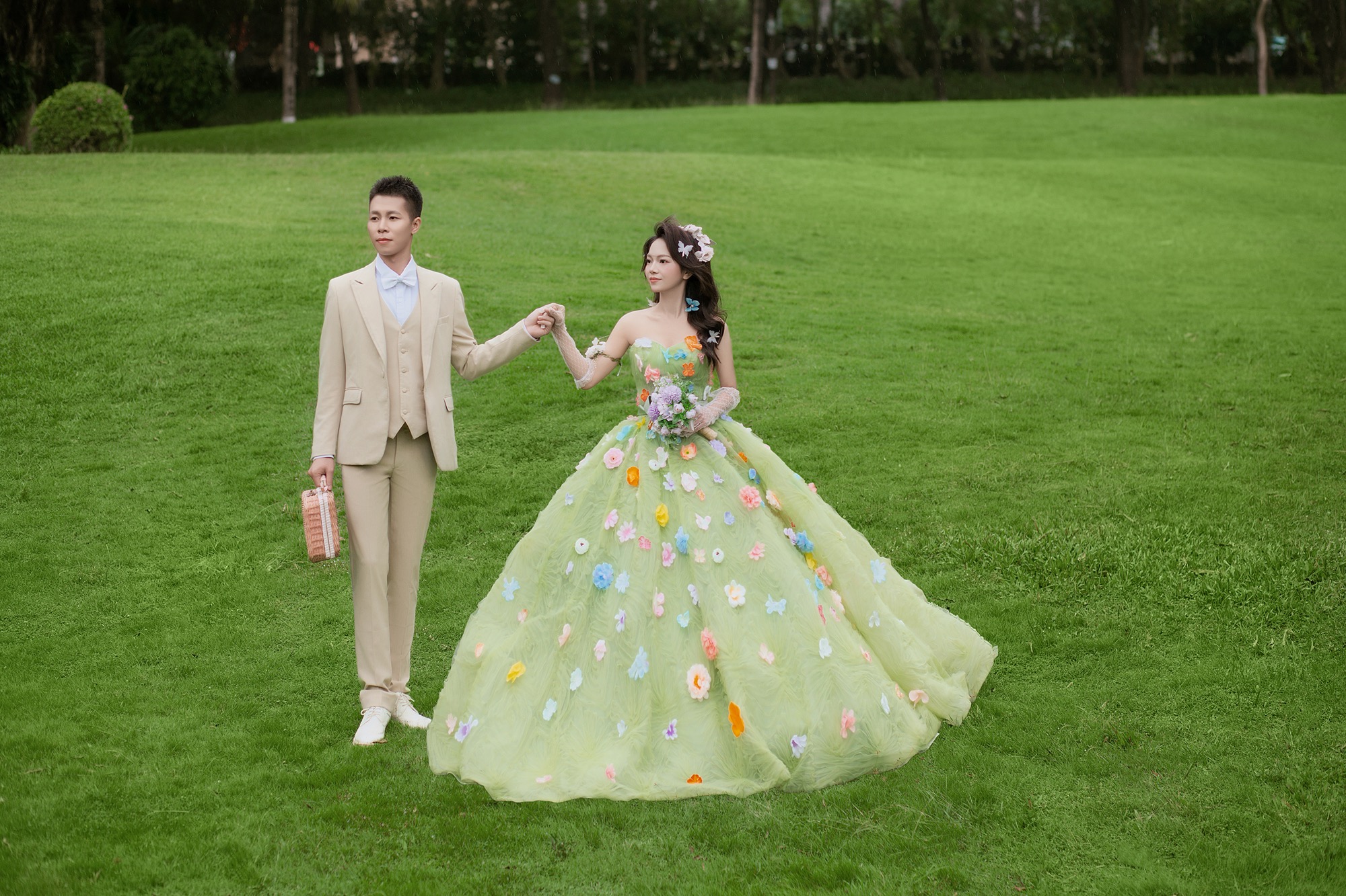 后环草坪婚纱照