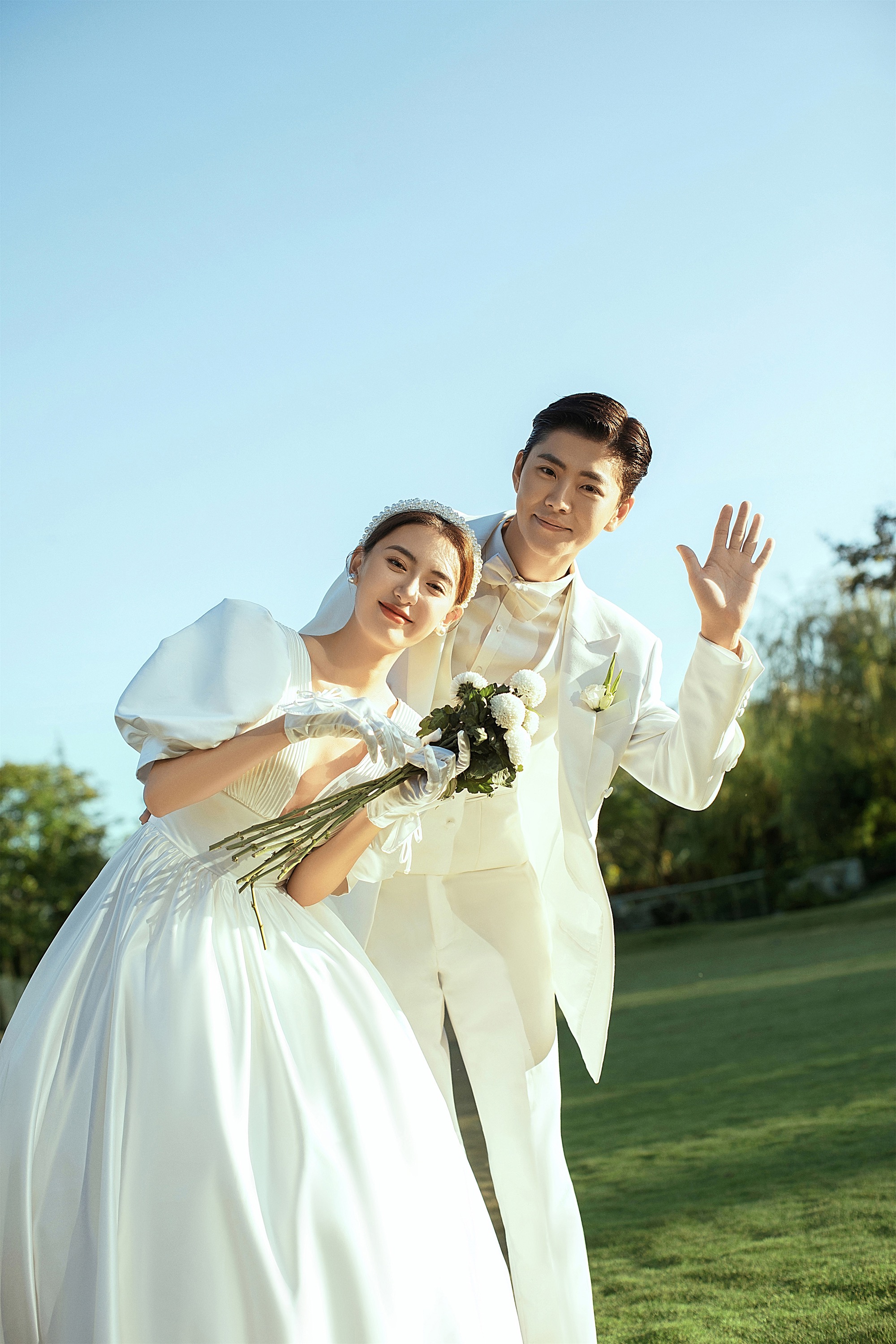 森系大草坪婚纱照