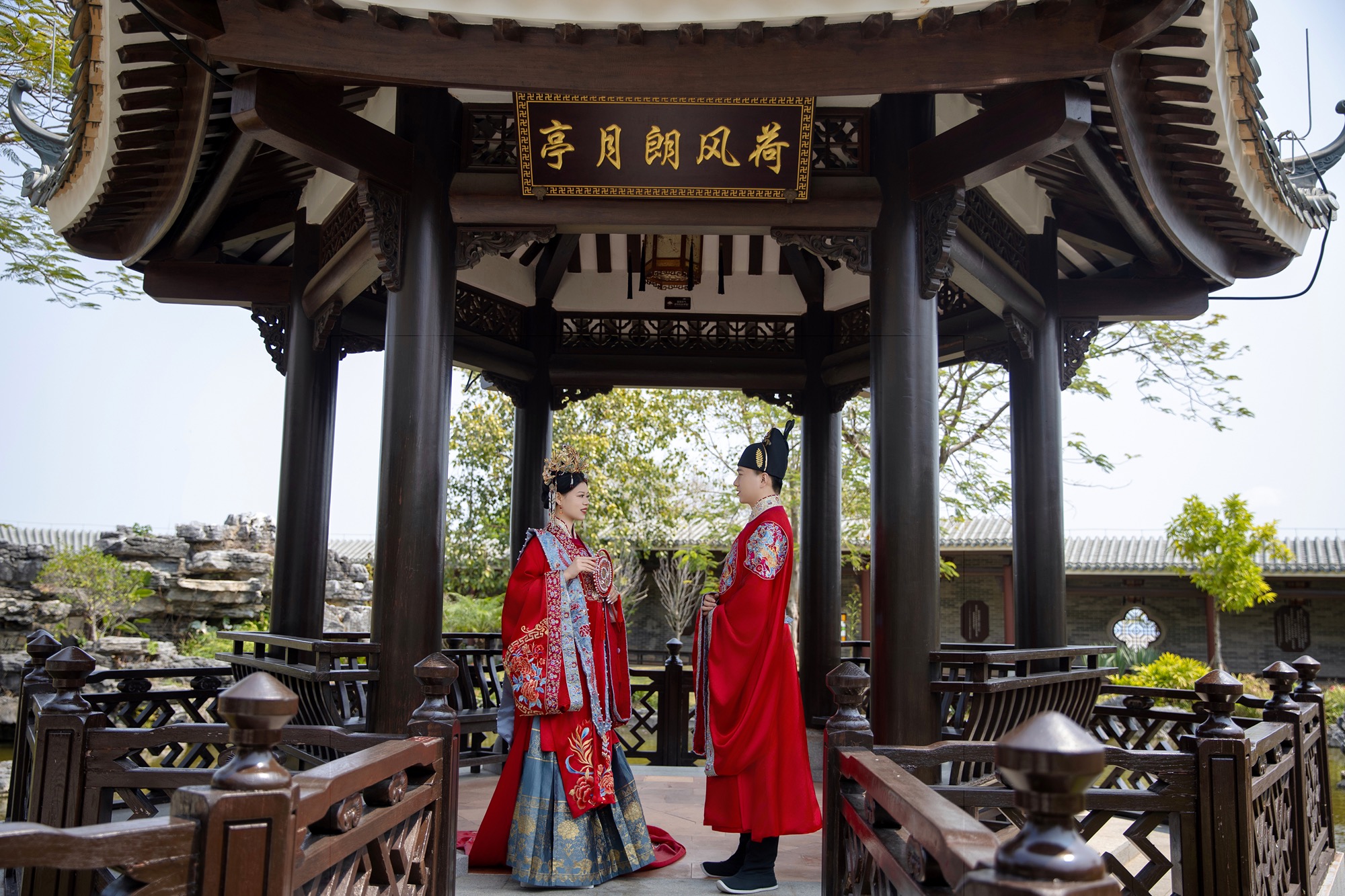 汉服苏式园林婚纱照