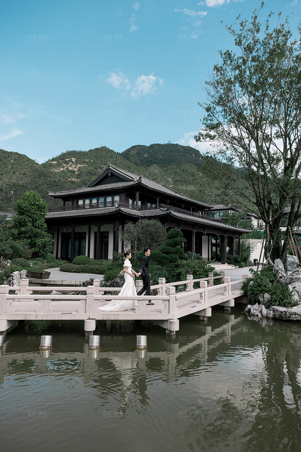 翠湖里苏式园林复古婚纱照