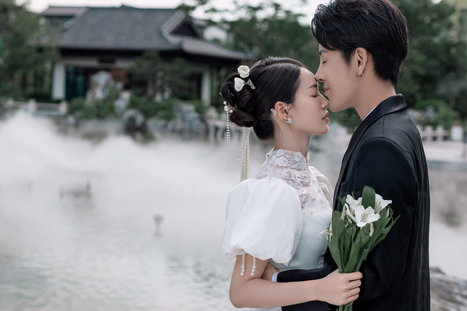 翠湖里苏式园林复古婚纱照