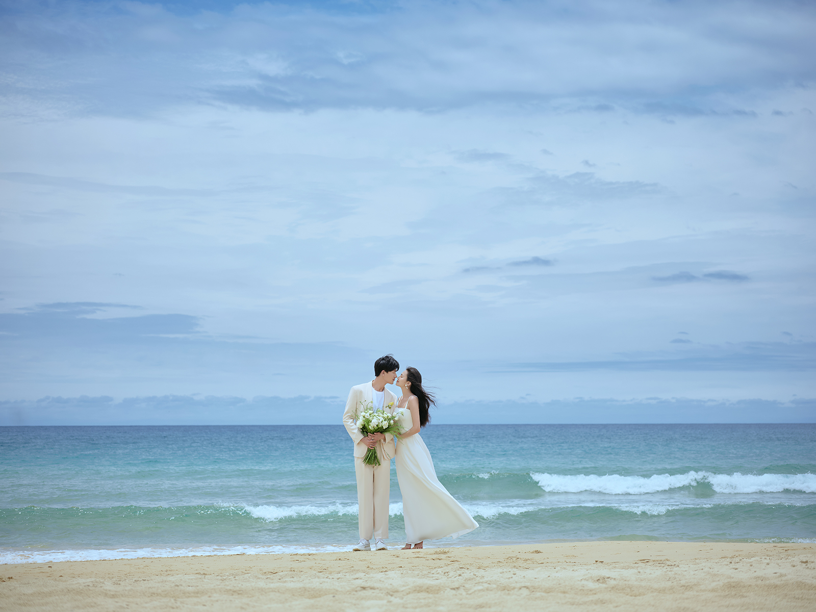 极简韩式海景沙滩婚纱照