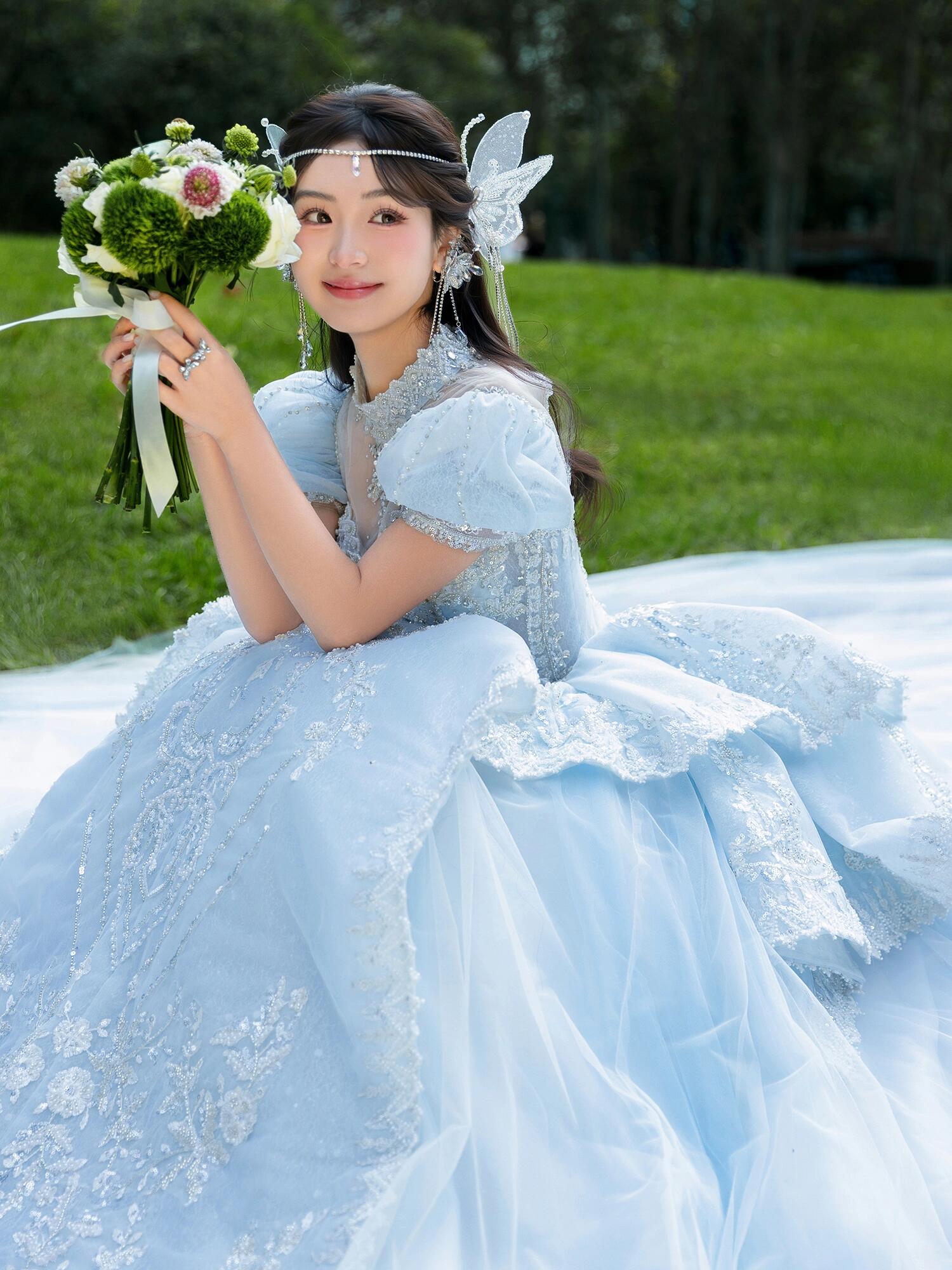 公主精灵森系草坪婚纱照
