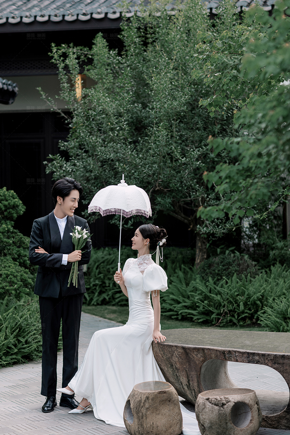 翠湖里苏式园林复古婚纱照