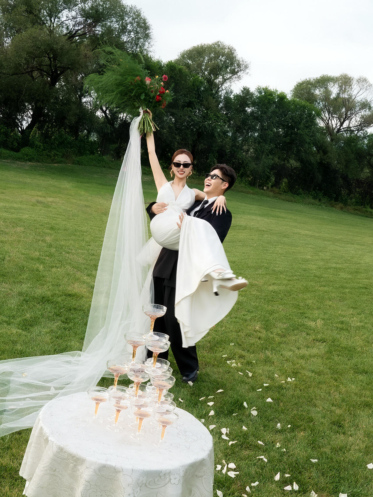 森系草坪婚纱照