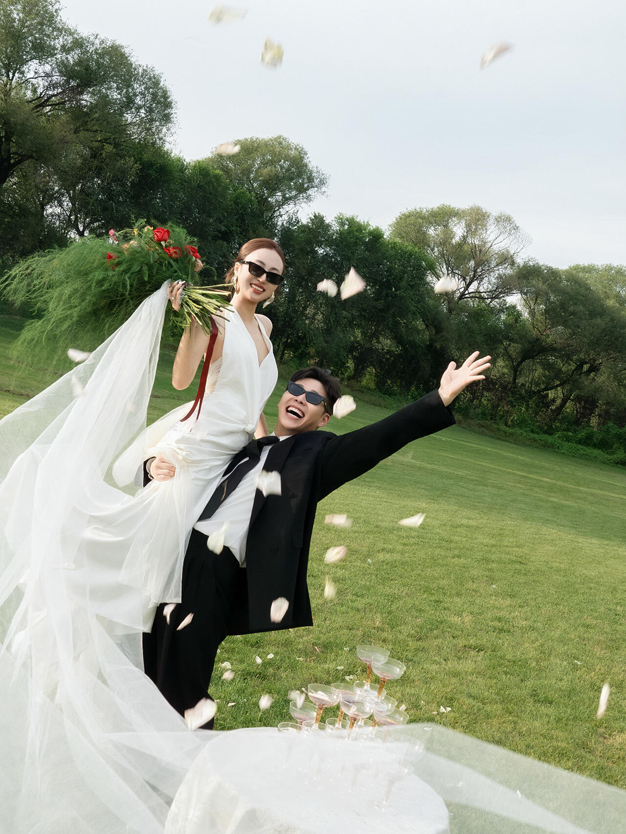 森系草坪婚纱照