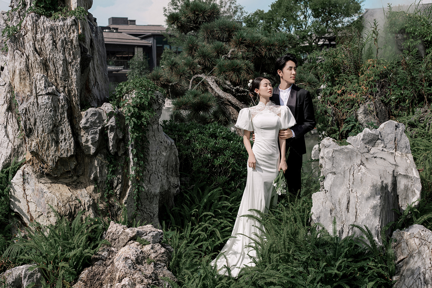 翠湖里苏式园林复古婚纱照