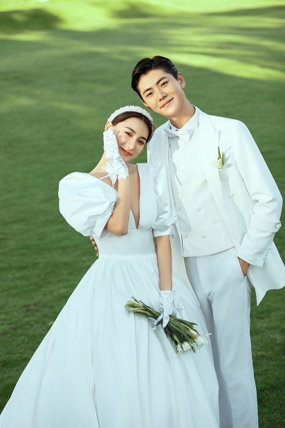森系大草坪婚纱照