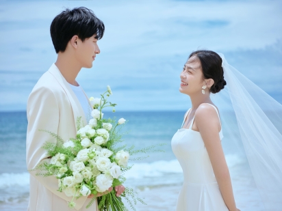 极简韩式海景沙滩婚纱照