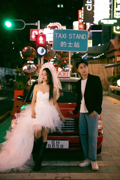苏豪夜景街拍婚纱照